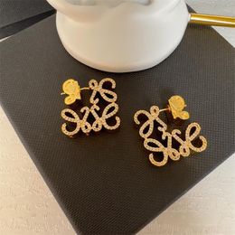 Luxury Lowe Brand Letters Designer Earrings Women Girl 18K Gold Studs Elegant Charm Retro Vintage brincos arcterxy Diamond Hollow Earings Earring Ear Rings Jewellery