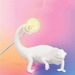 Table Lamps Nordic Designer Lizard Bedside Lamp Modern Cute LED Resin Animal Chameleon Bed Living Room Home Deco Light FixtureTabl261S