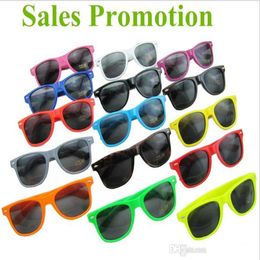 Womens and Mens Most Cheap Modern Beach Sunglass Plastic Classic Style Sunglasses Many colors to choose Sun Glasses293Z