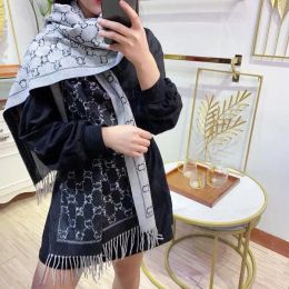 Designer Scarf 2024Stylish Women Cashmere Full Letter Printed Scarves Soft Touch Warm Wraps With Tags Autumn Winter Long Shawls 6 Colors are optional