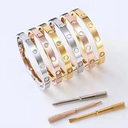 New Brand Classic Designer Bracelet European Fashion bangle Couple Cuff Bracelet for Women High Quality 316L Titanium Steel Bracelet Jewellery ornaments s362