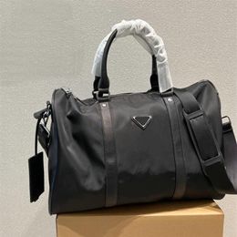 Designer Nylon Duffle Bags Unisex Large Capacity Travelling Bag Knapsack Handbag Black Sports Package Portable Weekend Handbag Sho271H