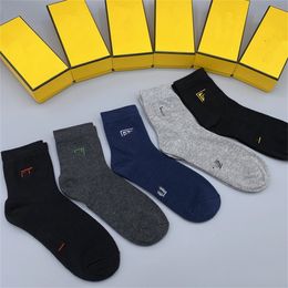 2023 Designer Men's and Women's Socks Five pairs of Luxury Sports Winter Mesh Letter Printed Socks Embroidered Cotton x4