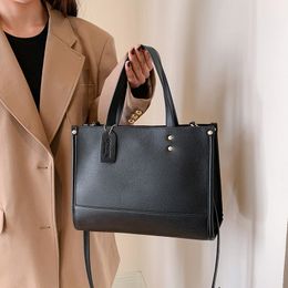 24SS Messenger Bags high-capacity Women's handBag Embossed with Logo Crossbody Bag Gril's Single Shoulder Bag Large Capacity Tote Bag