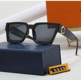 Erkekler ve Kadınlar İçin Moda Güneş Gözlüğü UV Koruma Marka Gözlükleri Lady Tasarımcı Gözlükler Klasik Gözlükler I98