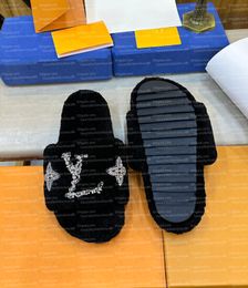Designer Slippers Luxury Fashion Wool Slippers Crystal Diamond Buckle Letter Comfort Flat Shoes Autumn Winter Indoor Hotel Plush Lady Casual Shoes Sandals With Box