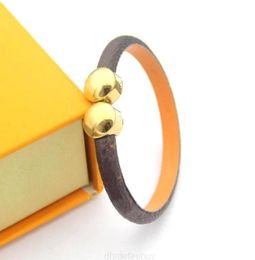 2022 New Luxury Jewellery Women Leather Designer Braceltes with Round Buckle Brand Highend Elegant Four Leaf Flowers Pattern Couple8403868