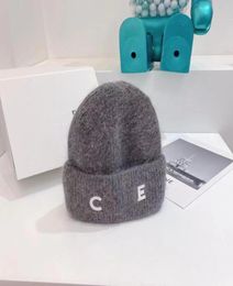 Designer Brand Luxury Men039s Beanie Hats Women Alphabet Autumn Winter Multicolor Trend Plush Hats4314388