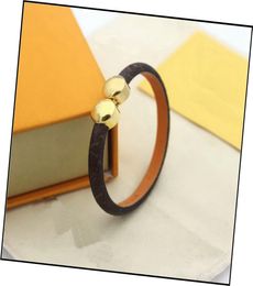 Europe America Fashion New Style Lady Women Round Print Flower Design Engrave V Letter Double Rivets Leather Bracelet Bangle3016490