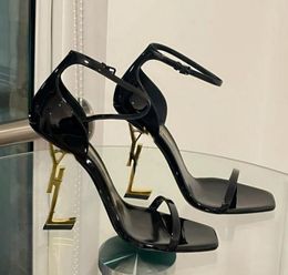 2024 scarpe eleganti da donna di lusso firmate tacchi alti in pelle verniciata tono oro triplo nero nudo rosso sandali moda donna da donna pompe da ufficio per matrimoni