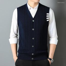 Men's Vests Top Grade Autum Winter Fashion Brand Designer V Neck Sweater Vest Knit Men Pullover Korean Sleeveless Casual Clothing