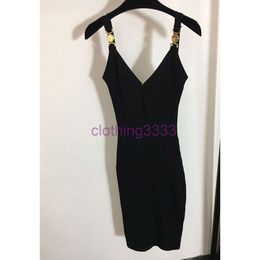 abiti firmati Abiti da passerella per donna sexy Abito slim in maglia senza maniche con scollo a V Abito lungo da festa milanese con bottoni dorati femminili di alta qualità