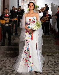 Mexican Floral Embroidery Mermaid Wedding Dresses Detachable Off Shoulder Sweetheart Long Satin Bridal Gowns Vintage Spring Period Wedding Formal Dress