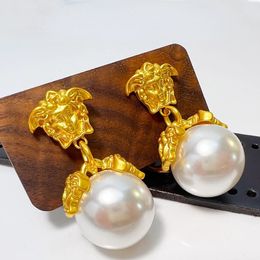 Charm Exquisite Round Pearl Earrings Vintage Light Luxury Jewellery Women's Mediaeval Ear Pendant Japanese Korean Ins 231208