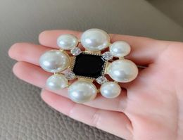 5CM classic C style Large and small Pearl Flower Fashion Blossom brooch Accessories Europe and America ladies collection badges cl1677080