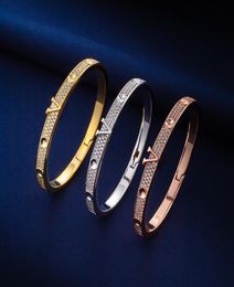 Europe America Fashion Style Men dy Women Brass 18K Gold Engraved Pave Diamond Empreinte Bangle Bracelet Q95794 Q957858311168