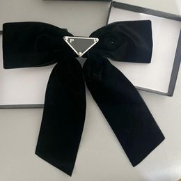 Designer Prad New Metal Shark Hair Clip Classic Triangle Black Bowknot Luxury Letters Hair Clip Women High Quality Gift HairJewelry Vintage Style Headwear 20Style