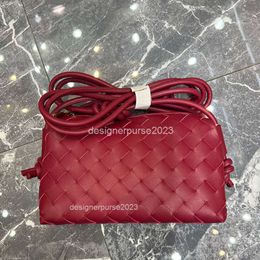2024 Venet Spring Pillow Square Mini Phone Loop Woven Small Purse Cowhide Designer Messenger Plaid Bag Mobile Lady Bags Iw41