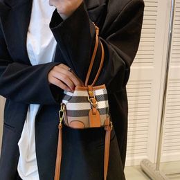 Autumn Mini Crossbody Women's Bag With Fashion Design Versatile Drawstring Bucket Shoulder Bag