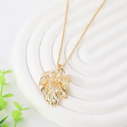 Pendant Necklaces Makersland Leaf Necklace Trendy Jewellery For Ladies Wholesale Fashion Jewellery Golden-Color Stainless Steel Women