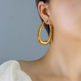 Minimalist 18K gold U-shaped earrings with Personalised and fashionable commuting earrings, European and American stainless steel earrings as a gift for girlfriend