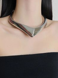 Choker 2023 Minimalist Metal Large V Smooth Collar Personality Fashion Niche Open Women's Advanced Jewelry