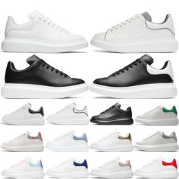 luxury shoes for men women Triple White Black Leather Green Suede Rainbow Dream Blue Gold Leather Navy Red Silver outdoor sports trainers sneakers