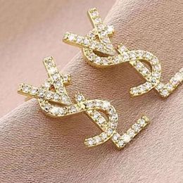 2023Stud 18K Gold Plated Austrian Crystal Letter Stud Earrings for Women European and USA Popular Simple Designer Earrings Wedding Bride Jewelry Gift