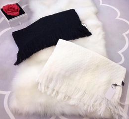 Whole female scarf shawl warm luxurious female autumn winter scarf is the good collocation of air conditioning room 5KIL5500228