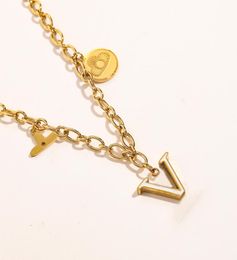 Necklaces Designers Popular Fashion Brand Pendant Necklaces Gold Plated Necklace Delicate Clip Chain Letter V Jewelry Pendant For 3861460