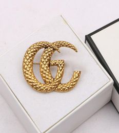 Famous Classic Gold Brand Luxury Desinger Brooch Women Rhinestone Letters Big Brooches Suit Pin Fashion Metal Jewellery Clothing Dec4455115