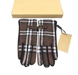 Five Fingers Gloves Womens Fashion Plaid Gloves Autumn Winter Thicken Glove Top Quality Luxury Accessories Women Outdoor Windproof1102436