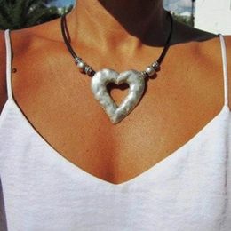Pendant Necklaces Peach Heart Charm Necklace Retro Art Clavicle Chain Trend Choker Adjust Dropship