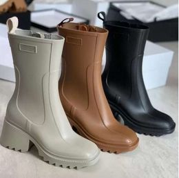 2024 Luxurys Designers Women Rain Boots England Style Waterproof Welly Rubber Water Rains Shoes Ankle Boot Booties 322