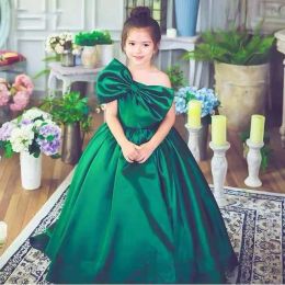 Vintage Long Green Flower Girl Dresses One SHoulder Satin Sleeveless A Line Floor Length Custom Made for Formal Occasion