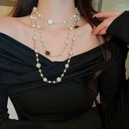Pendant Necklaces Double Layer Twin Black And White Camellia Pearl Long Necklace Sweater Clavicle Chain Women