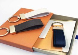 2022 Luxury designer Keychain L Key Chain Buckle Keychains Lovers Car Handmade Leather Men Women Bags keys ring Pendant Accessorie3817973