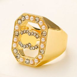 Pearl Designer Rings 18K Gold Plated Copper Ring Brand Letter Band Rings Fashion Luxury Inlay Crystal Womens Wedding Jewellery Christmas Gift Adjustable Opening