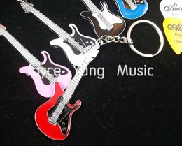 ST Style Electric Guitar Keychain5 Colors30pcs Acoustic Electric Guitar Picks Plectrums Wholes2623952