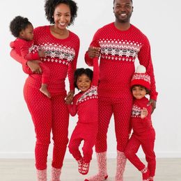 Rompers 2023 Year's Clothes Christmas Family Pyjamas Set Mother Father Kids Matching Outfits Baby Romper Soft Sleepwear Look 231212