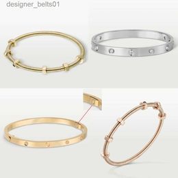 Charm Bracelets Classic Bracelet For Women Luxury Designer Dating r Gift New In Bracelets For Men Fashion Jewelry Festival Gift With BoxL231214