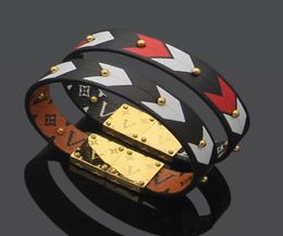 Europe America New Style Lady Women Engraved V Initials Goldcolor Hardware Prints Pattern Crafty Reversible Leather Bracelet Bang9320548