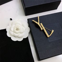 High Quality Luxury Designer Brooch Jewellery Classic Pin For Suit Dress Letter Jewellry Gold Broochs Pins Clothes Ornament Party253i