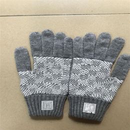 2021hh knit autumn solid color gloves European and American designers for men womens touch screen glove winter fashion mobile smar281D