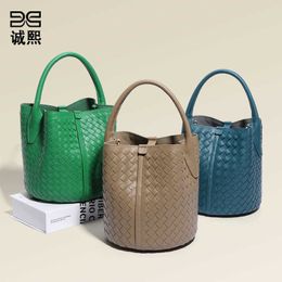 New Handmade Woven Bag Trend Versatile Solid Colour Mother and Child Water Bucket Bag Women's Casual One Shoulder Crossbody Bag