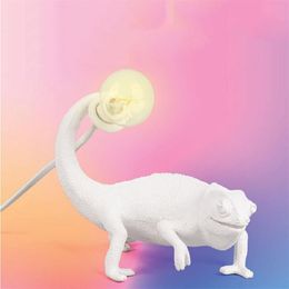 Table Lamps Nordic Designer Lizard Bedside Lamp Modern Cute LED Resin Animal Chameleon Bed Living Room Home Deco Light FixtureTabl262h