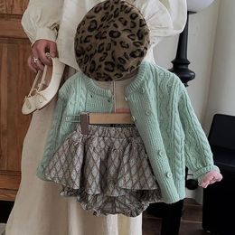 Pullover Dzieci dzianina nosić jesienną płaszcz Sweter dziewcząt dzianinowy kardigan nadrukowany kwiatowy pączek spódnica moda dla dzieci butique ubrania 231212