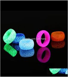 Cluster Fashion Colorful Luminous Resin Women Men Fluorescent Glowing Rings Jewelry Glow In The Dark Finger Ring Band Hall9169410
