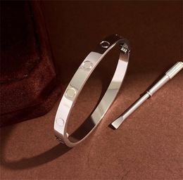 Designer bangle Luxury Couple bangles New Arrival Stainless Steel Bracelet for Women Retro Metal Party Custom Bracelets Fashion Pu5916613