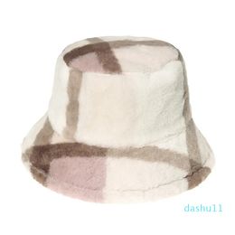 Berets Cute Lattice Plush Basin Hat Autumn Winter Grid Fisherman Wide Brim Allmatch